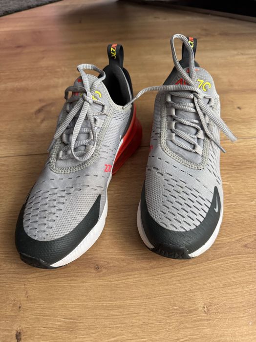 Nike Air Max 270 – mărime 38, stare bună