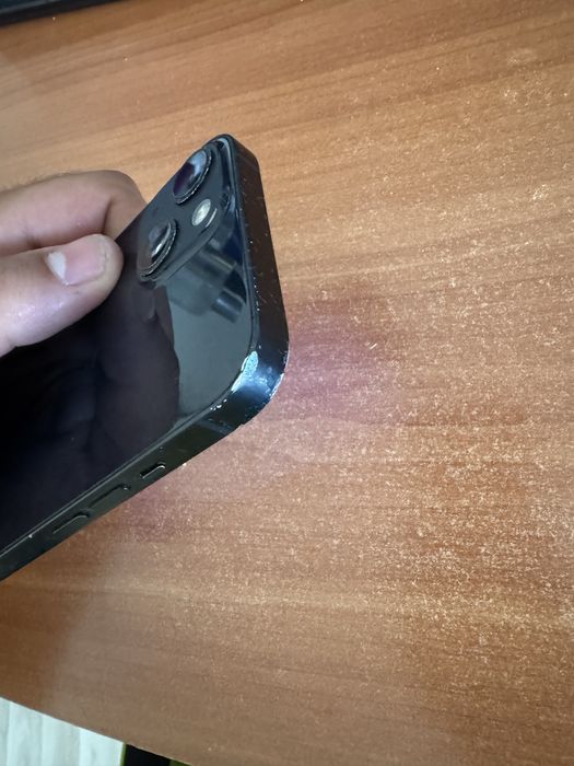 Vand iphone 13 negru