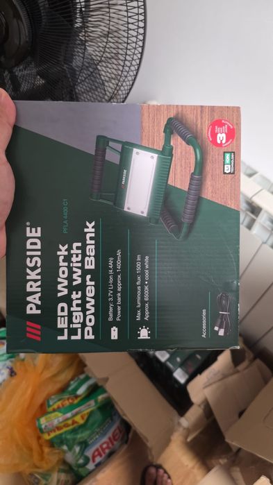 foarfecă electrică de grădină cu acumulator (4V), modelul exact fiind PARKSIDE PAGS 4 A1. Este o unealtă compactă destinată toaletări