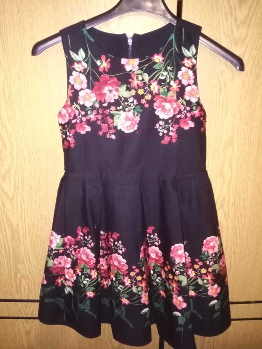 Продавам детски рокли