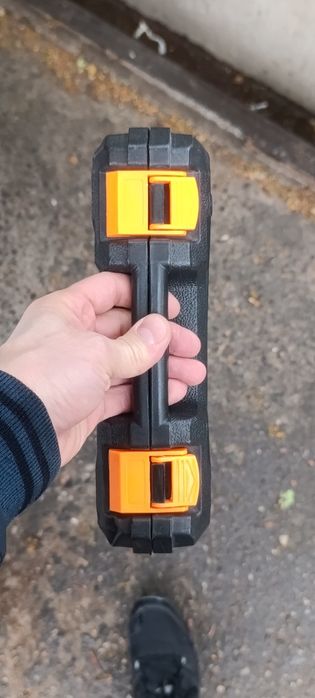 Продаётся кейс от шуруповерта танк, пишите и звоните телеграмм