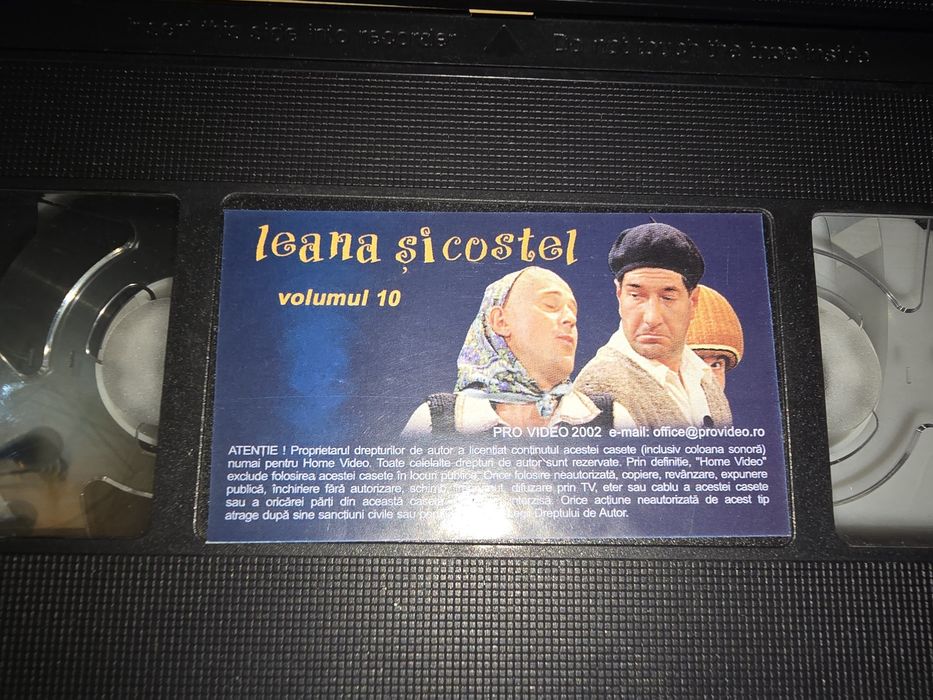 Pachet cu două caste video,vhs, cu grupul Vacanta mare, Leana și Costel, vol.7 și 10, 90 de lei, plus bonus