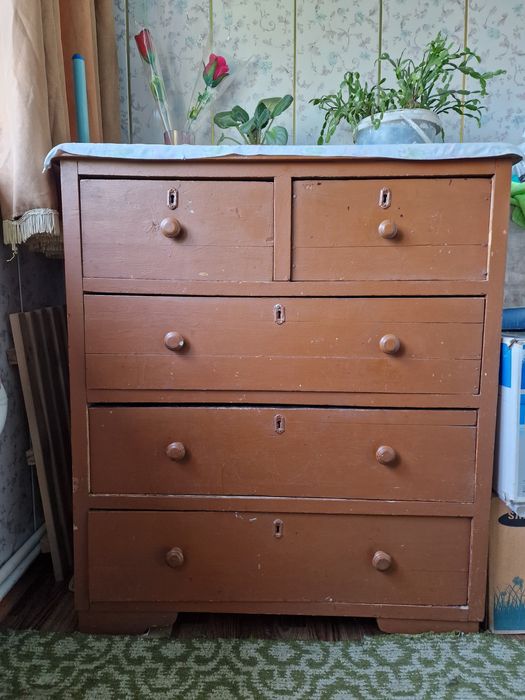 Деревянный комод