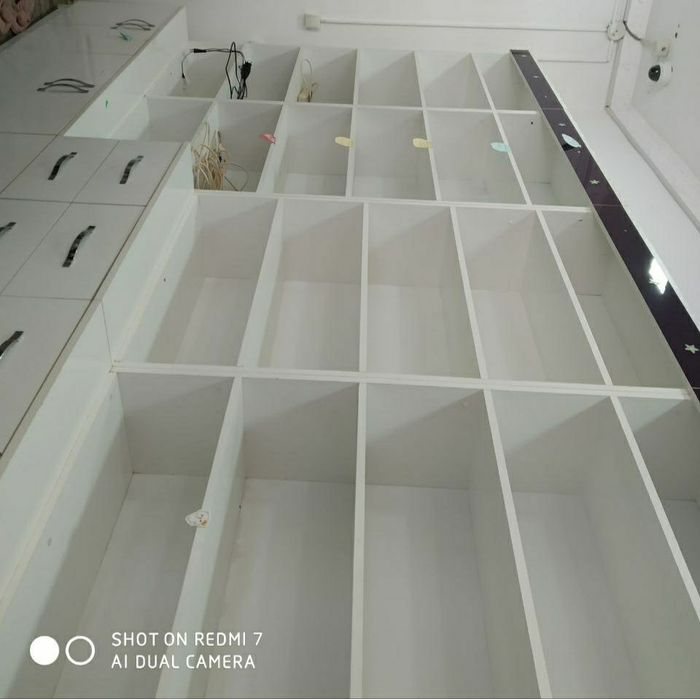 Мебель витрин сотилади аптека ва дукон учун мулжплланган