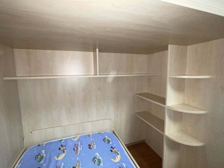 Продам двухярусную детскую кровать