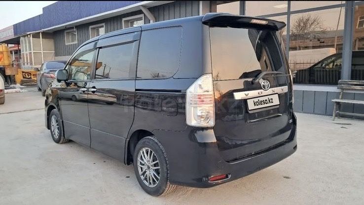 Toyota Voxy I Минивэн