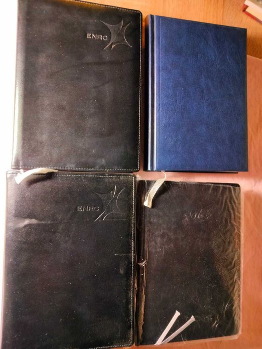 Продам ежедневники 2 штуки