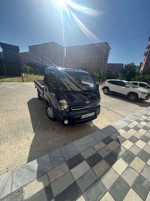 KIA Bongo 2015.