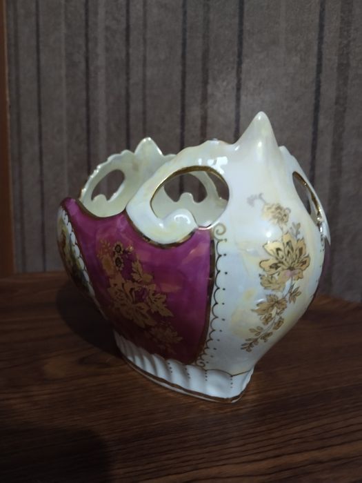 Ваза.фарфор.ручная работа