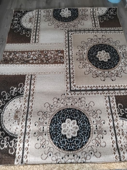 Маленький коричневый ковёр