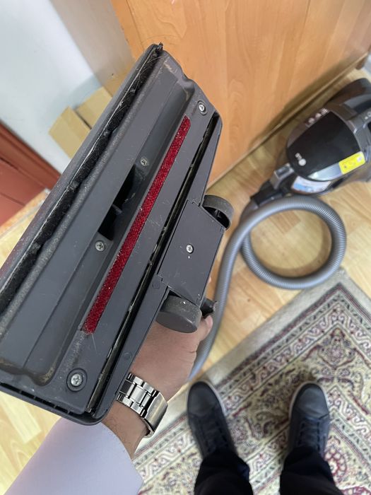 Продам обычный пылесос LG