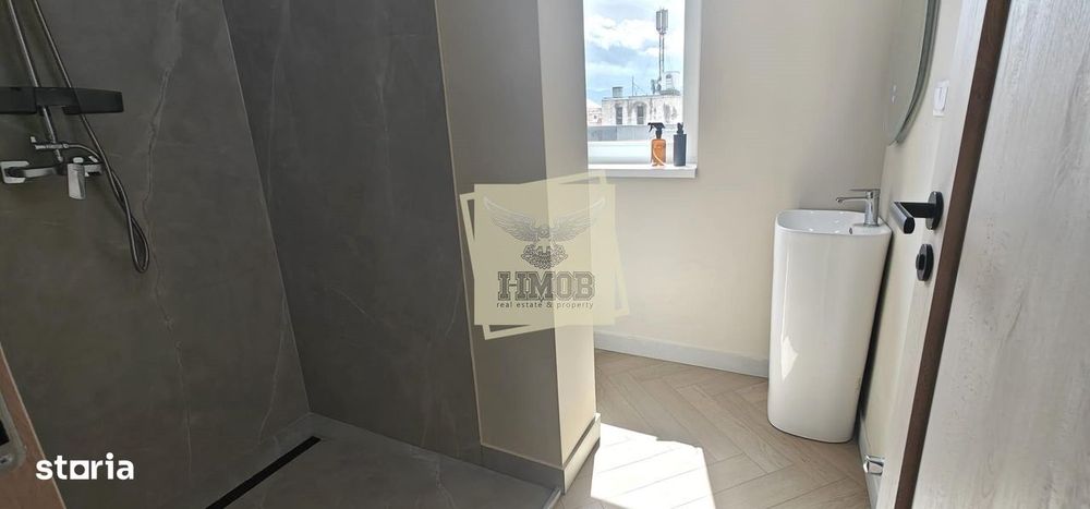 Penthouse cu 3 camere 3 bai si terasa 88 mp in zona Lazaret