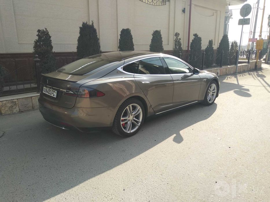 Tesla Model S 2015 Performance