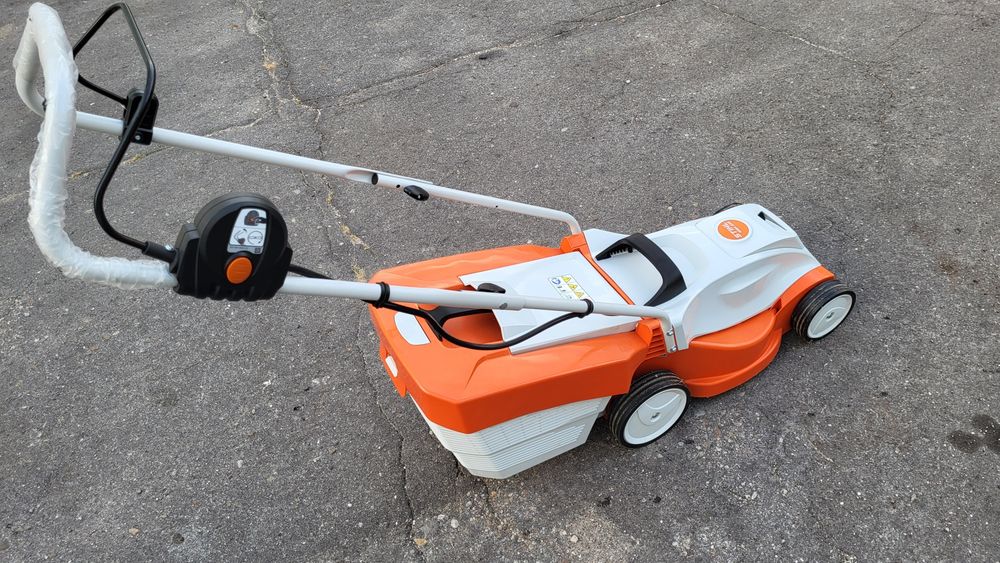 Masina tuns gazon-iarba Noua, Stihl, pe acumulator