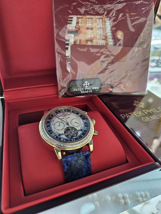 Золотые патек Филип с очень красивым и необычным дизайном