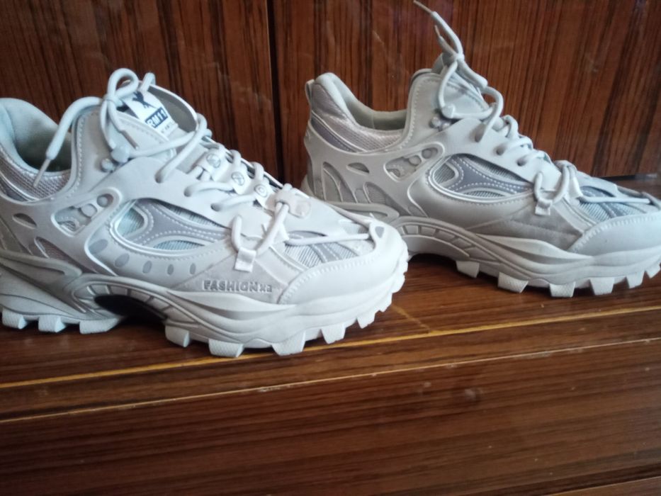 Мужская обувь кроссовки