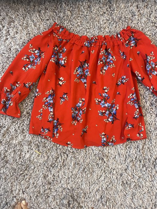 Top cu umerii goi H&M