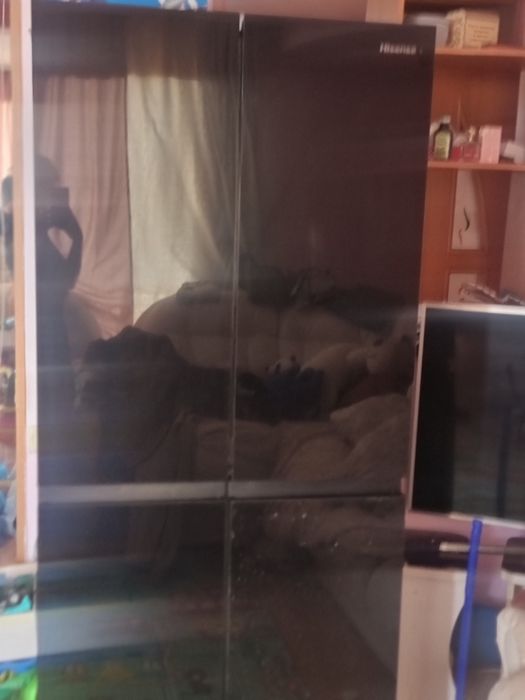 Холодильник с четырьмя дверьми