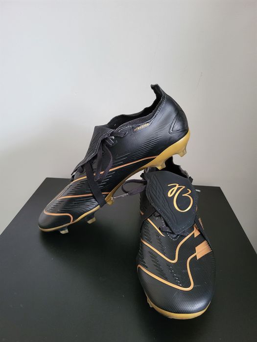 Ghete de fotbal Adidas Predator marime 40