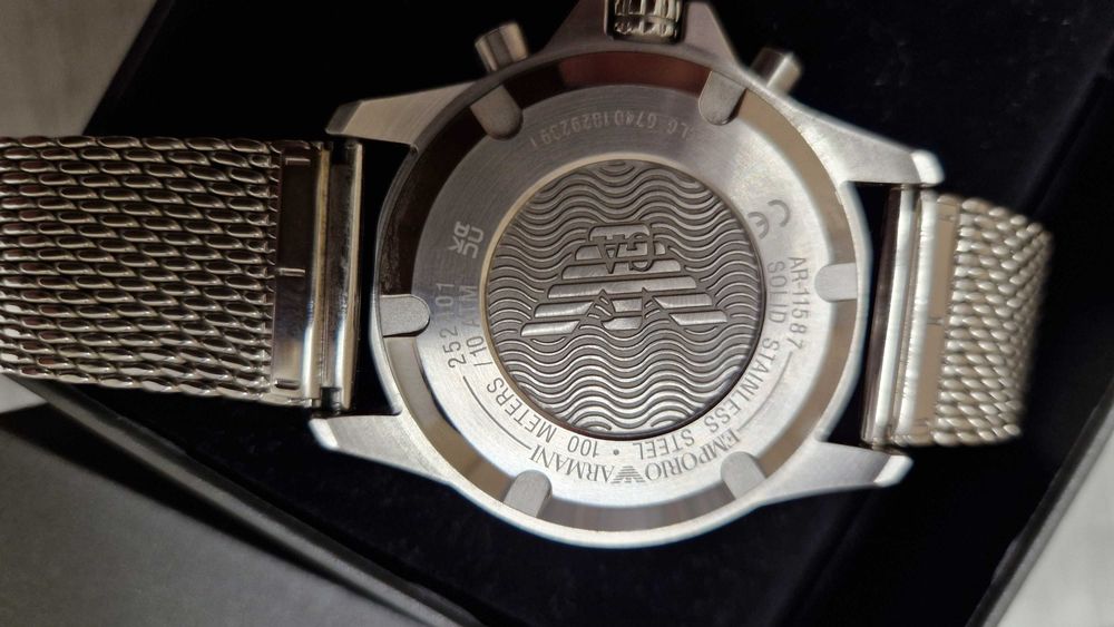 Продавам ръчен часовник "Emporio Armani "