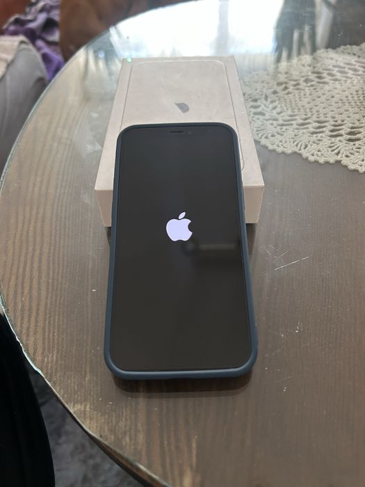 Айфон12 мини,памет 256 GB,огромен капацитет,син,пълен комплект .