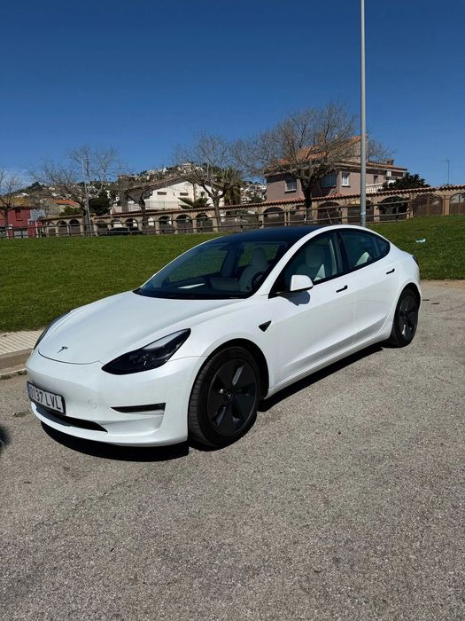Tesla Model 3 Long Range - bateria mare, 492 cp, interior alb