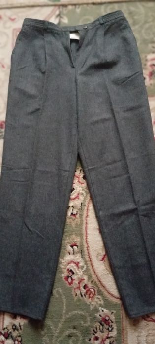 Pantaloni dama din stofa de lână