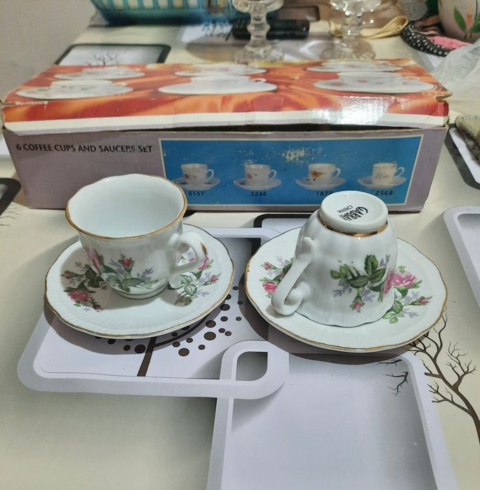 Кофейный набор чашки с блюдцами