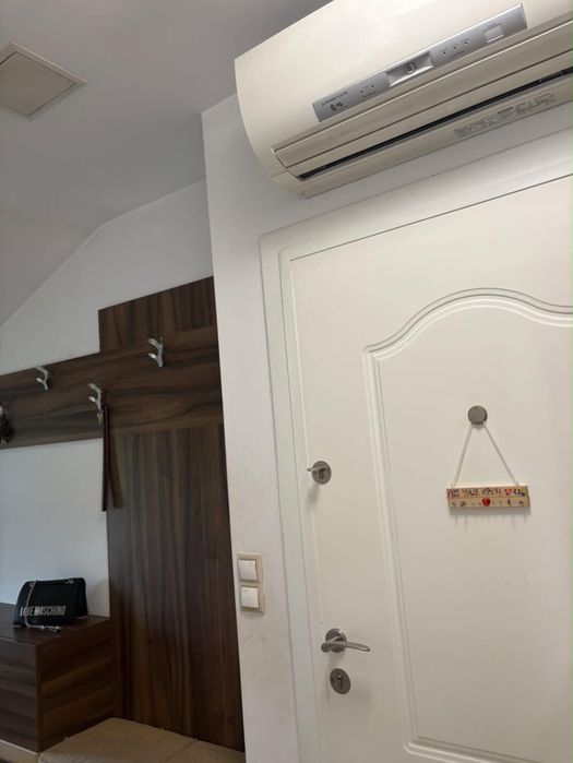 Къща с гараж и търговско помещение