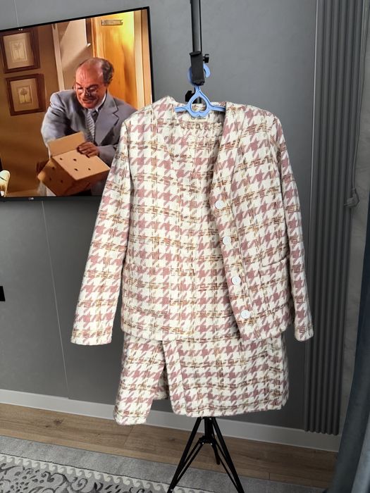 Красивый твидовый пиджак