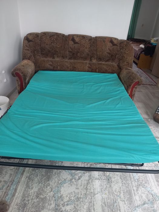 Продам  диван и два кресла