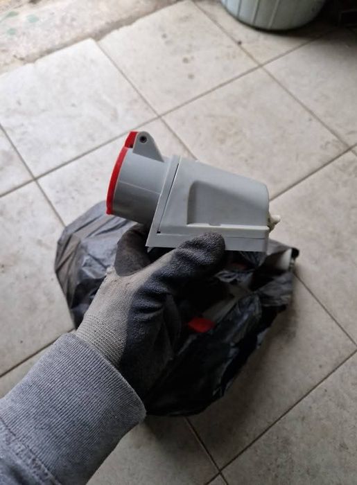 Трифазни евро контакти