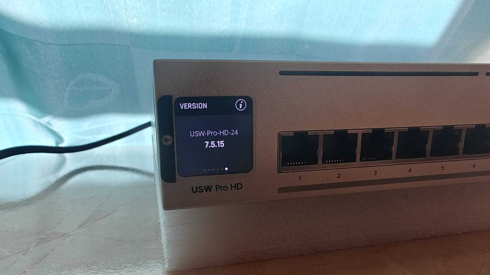 Switch UniFi USW-Pro-HD-24 Multi-Gigabit 2.5G / 10G Etherlighting