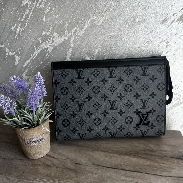 Louis Vuitton / Мъжки чанти тип клъч