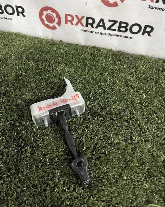 Ограничитель двери Тойота Хайландер 2010