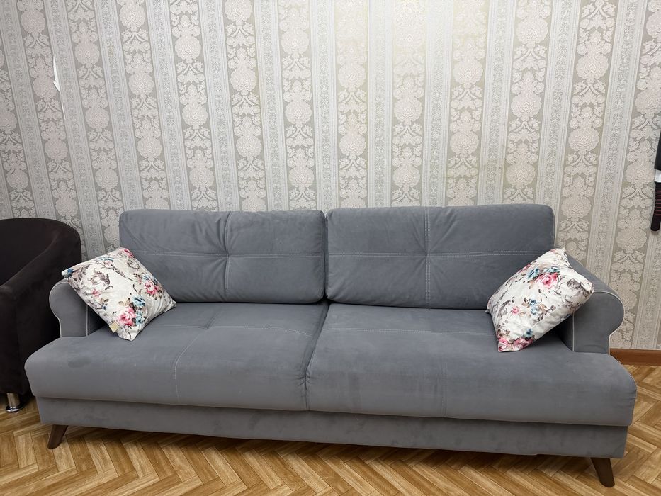 Удобный практичный  диван