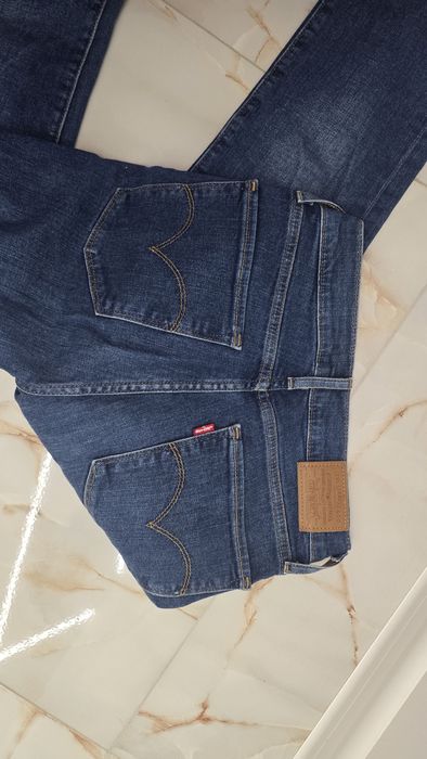 Различни моделчета дънки  НОВИ  8 € бр.