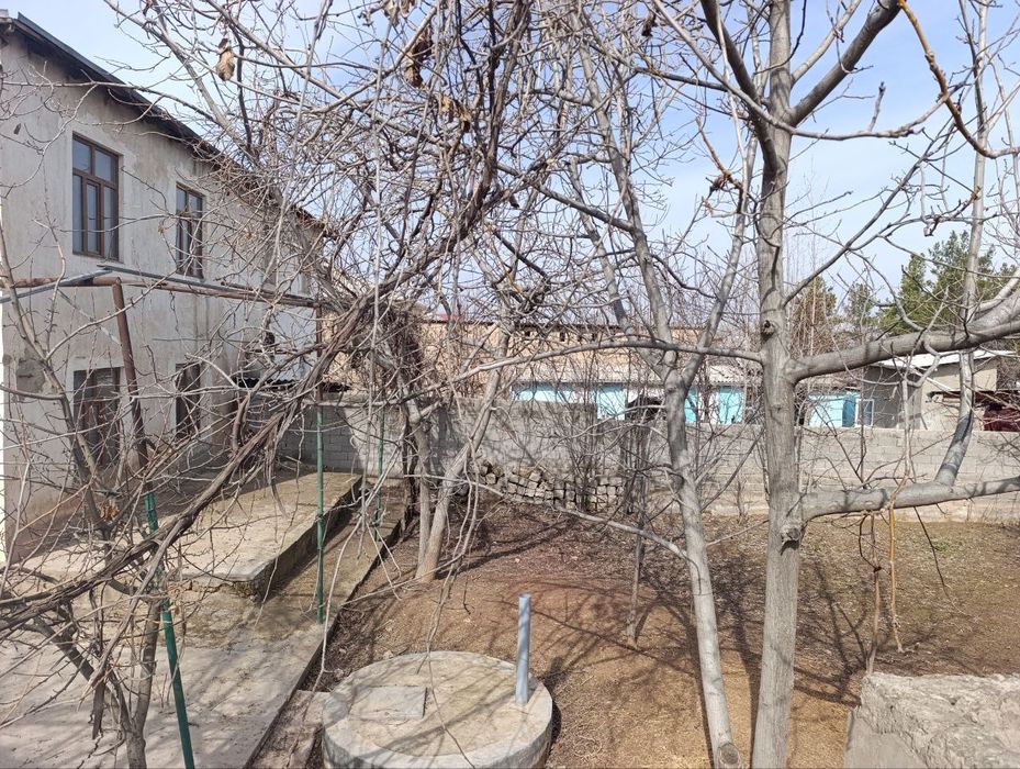 Uy sotiladi. Yakkabogʻ tumani, posyolkadan 2 etajli kotej uy sotiladi.