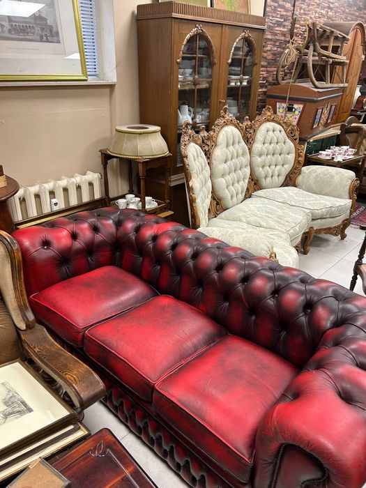 Честърфийлд диван, червен, oxblood