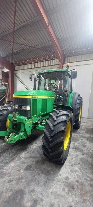 John Deere 6910S
