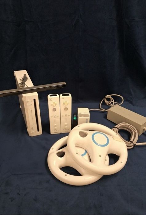 Nintendo Wii, Modat, 8 în 1, 550 jocuri, 2 manete, 2 volane, HDMI