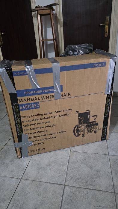 Vând scaun cu rotile