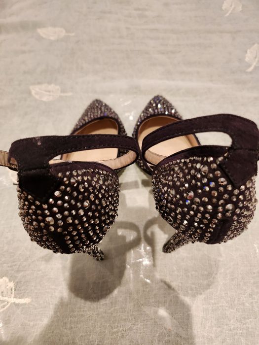 Блестящи обувки с висок ток