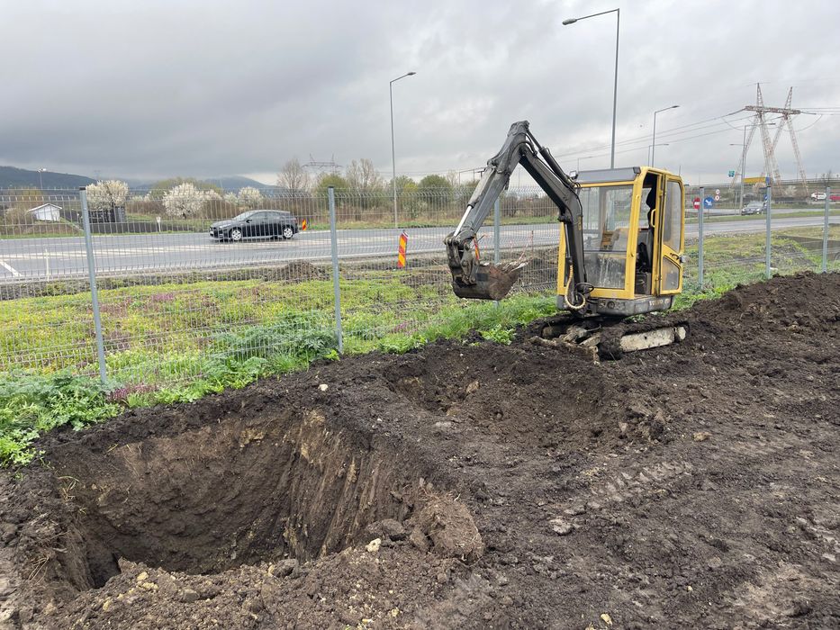 Inchiriere miniexcavator și transport basculabil