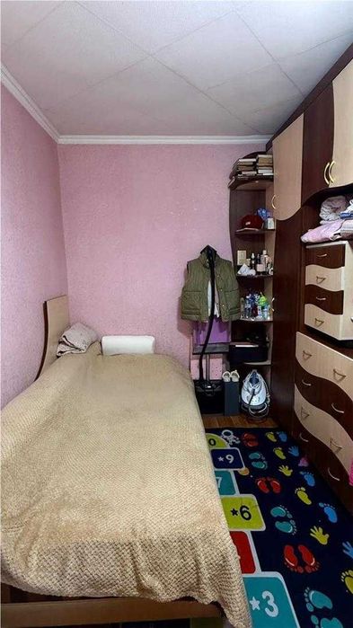 продам 2 комнатную с мебелью