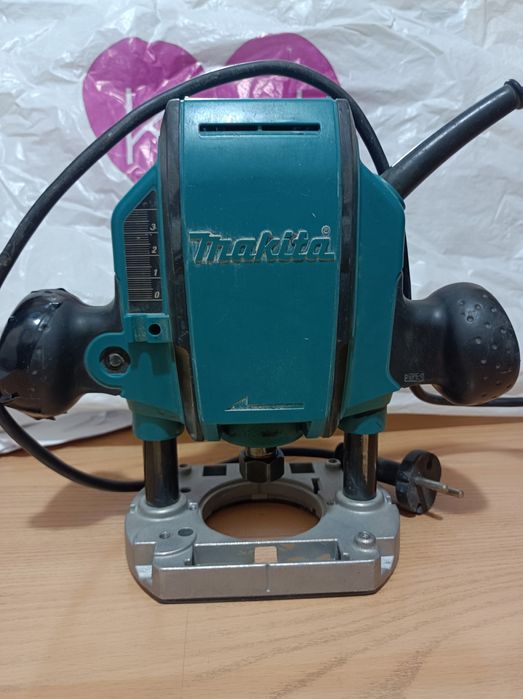 Продается электрический фрезер Makita