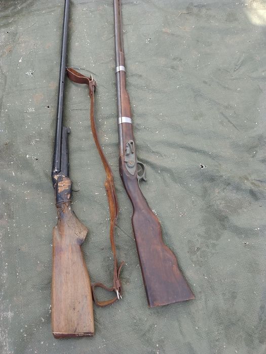 Baionete și panoplii de puști la prețuri diferite