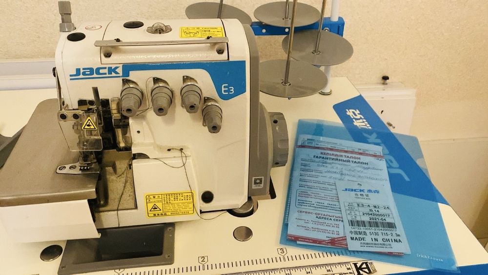 Продам оверлок . JACK