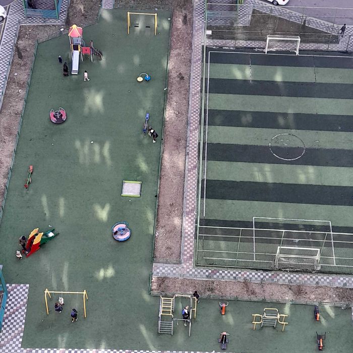 Янги хайот Спутник 16а дан 2 хонали 63 кв. квартира сотилади