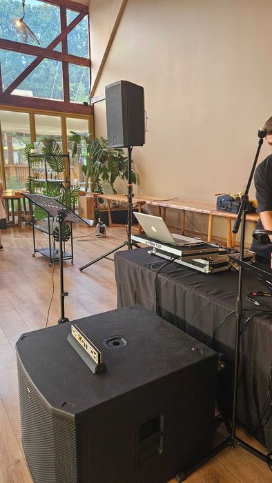 Boxe Sonorizare Lumini Efecte Fum si DJ Inchiriere nunti majorat party